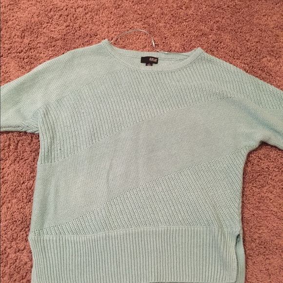 Sweaters - Picture 4 of 5